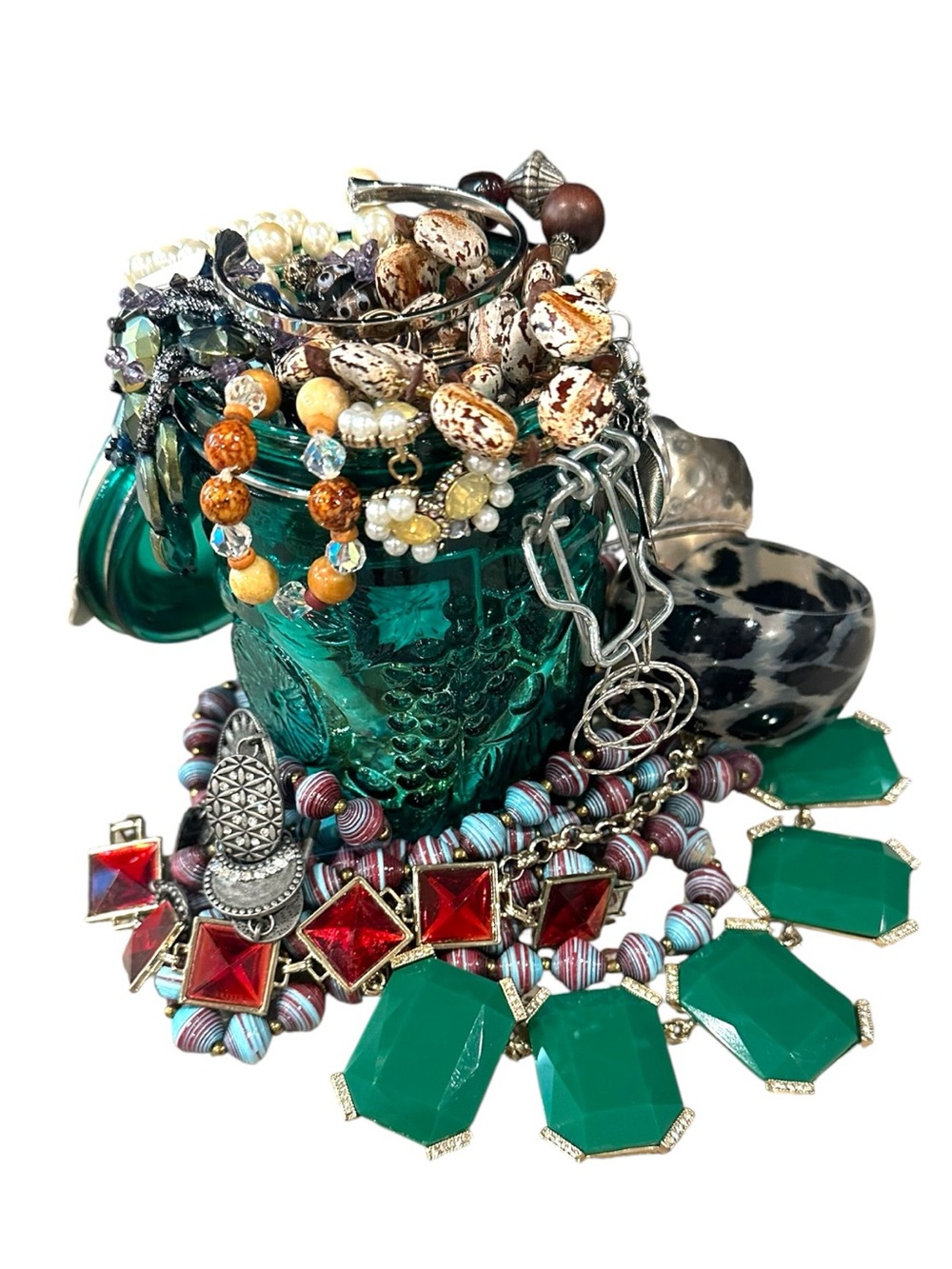 Estate to now Jewlery in green hinged jar Jewelry Lot no research - Picture 2 of 11